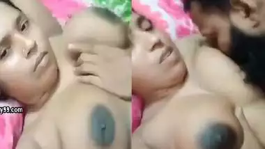 Chattogram Bangla aunty huge boobs sucking by lover